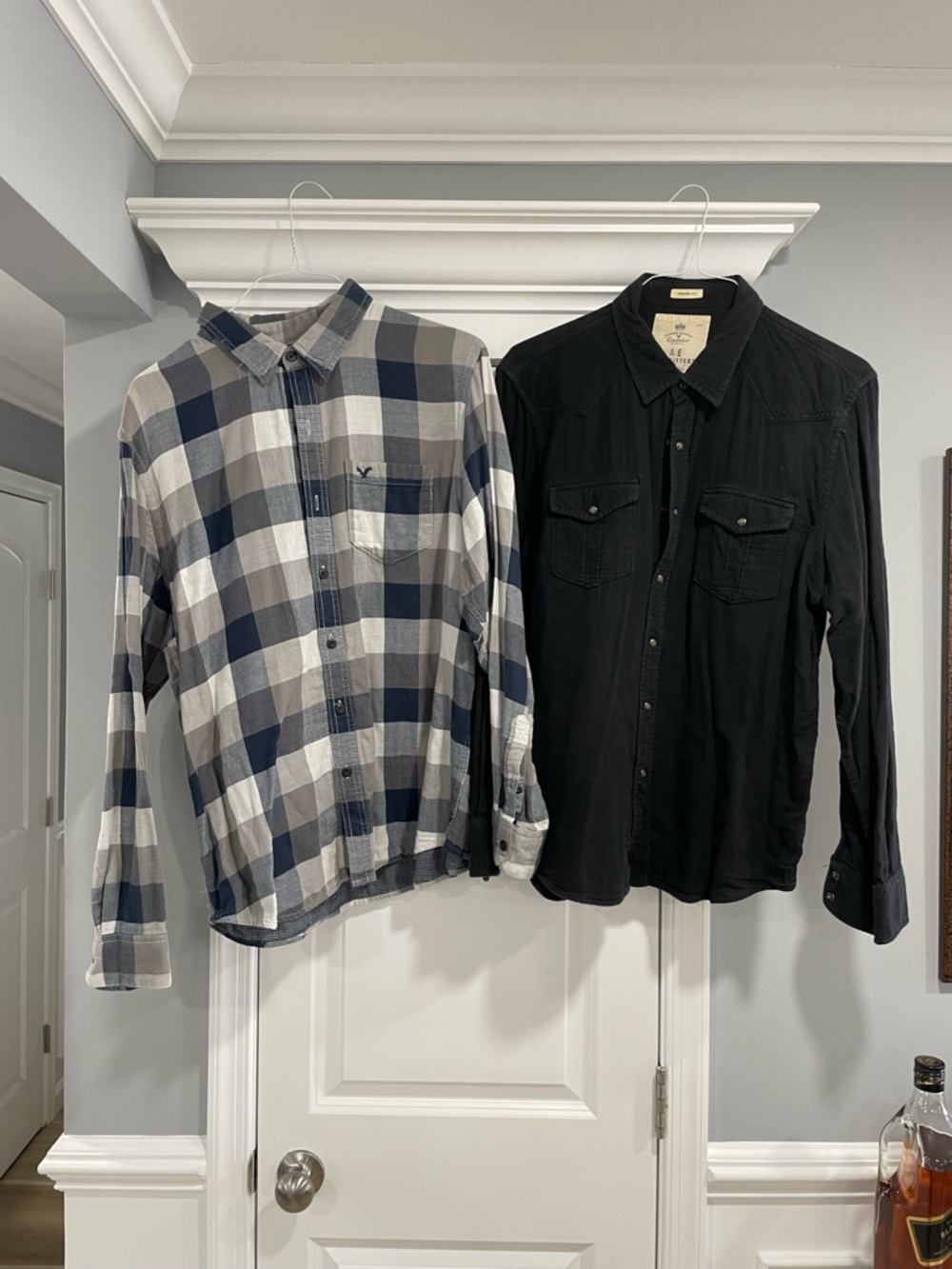 American Eagle Outfitters Blue and Gray Plaid Button-Up Shirt